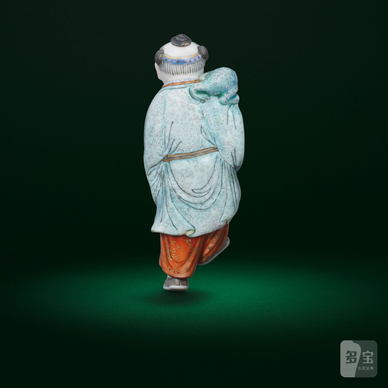 清嘉慶 粉彩劉海戯蟾鼻烟壺 | A FAMILLE ROSE MOULDED 'LIU HAI' SNUFF BOTTLE - 图2